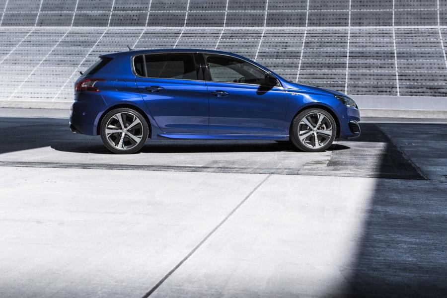  Peugeot 308 GT Hatchback 2014 года  (фото 2 из 4)